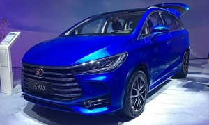 售7.99-11.99万元 比亚迪宋MAX上市